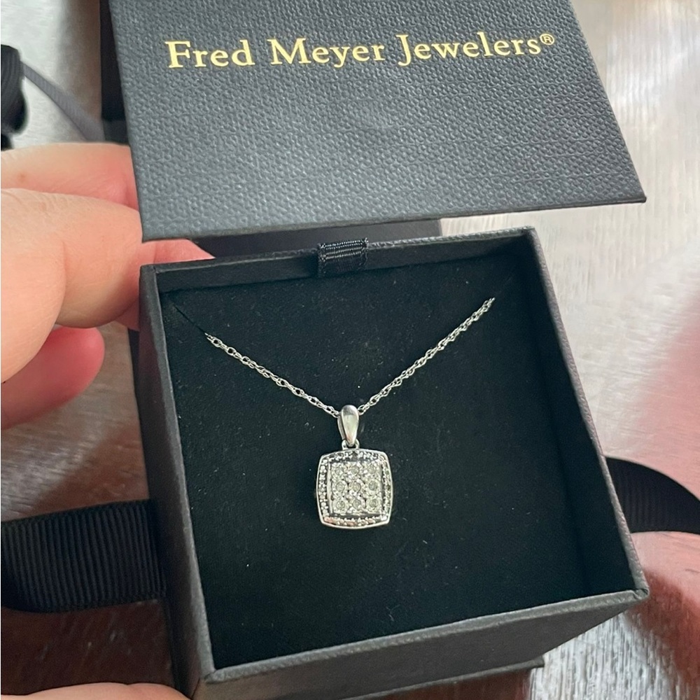 925 Silver Pendant with diamonds